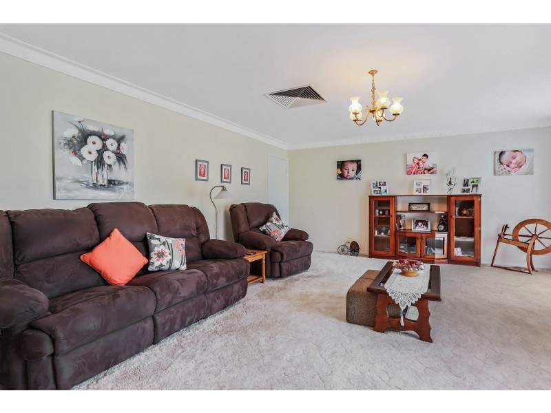 9 Oaktree Drive, Pakenham VIC 3810