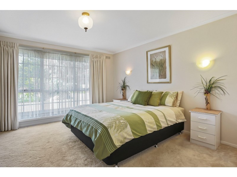 9 Oaktree Drive, Pakenham VIC 3810