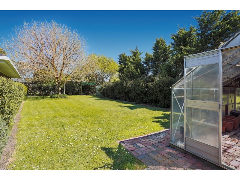 9 Oaktree Drive, Pakenham VIC 3810