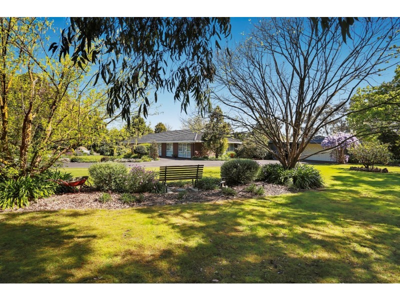 9 Oaktree Drive, Pakenham VIC 3810