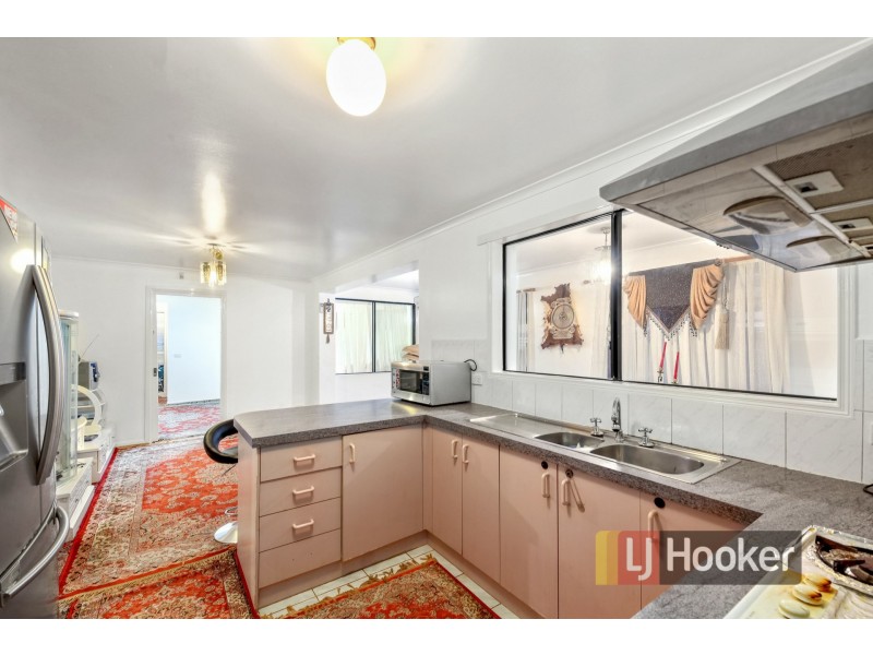 33 Amber Drive, Hampton Park VIC 3976