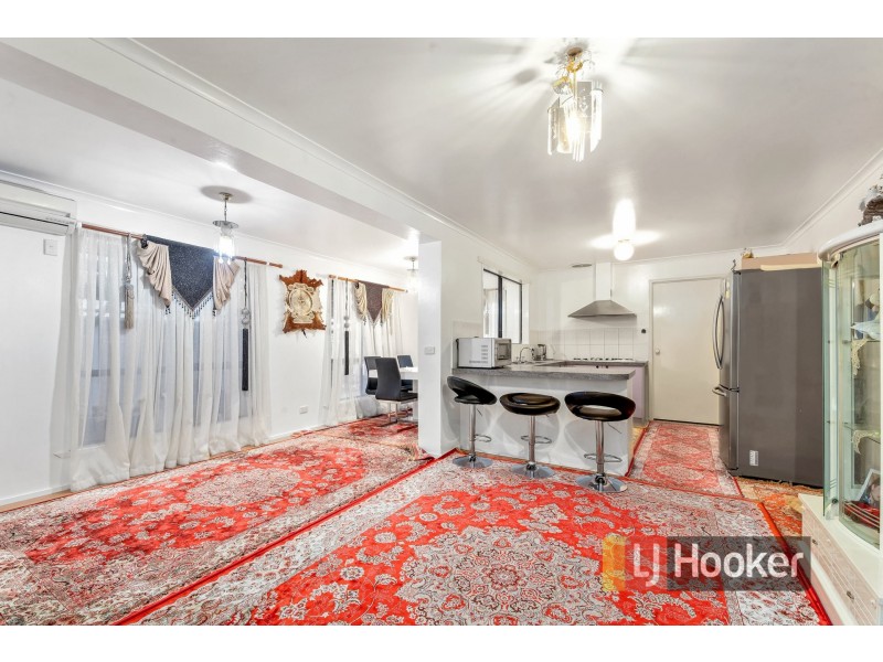 33 Amber Drive, Hampton Park VIC 3976