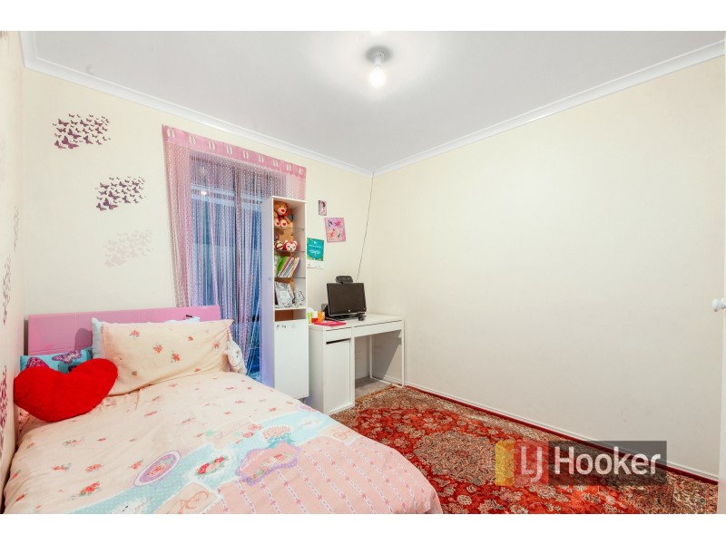 33 Amber Drive, Hampton Park VIC 3976