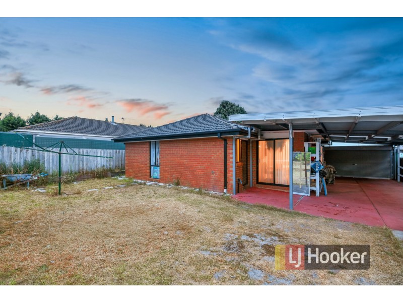 33 Amber Drive, Hampton Park VIC 3976