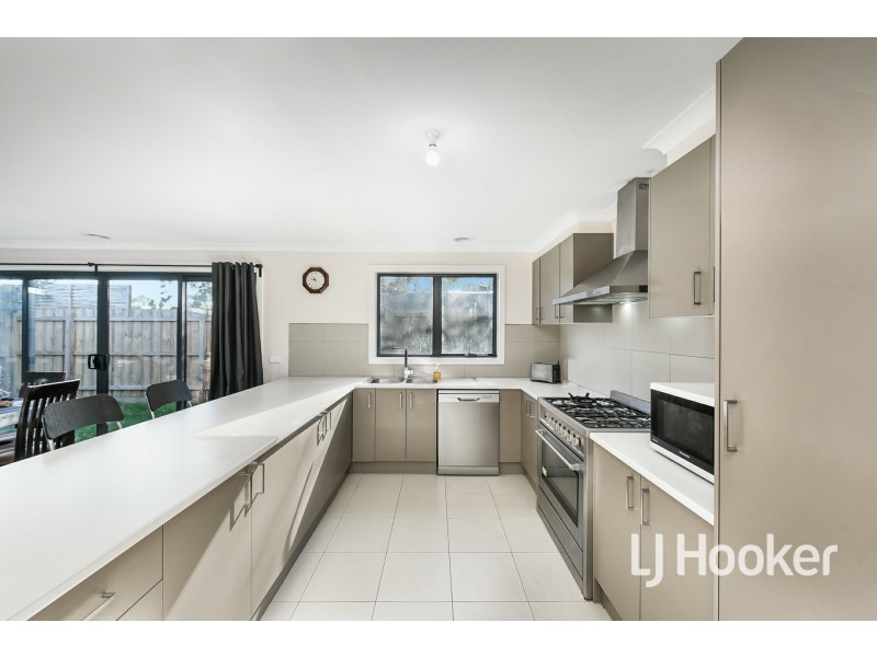 11a Plateau Crescent, Hampton Park VIC 3976