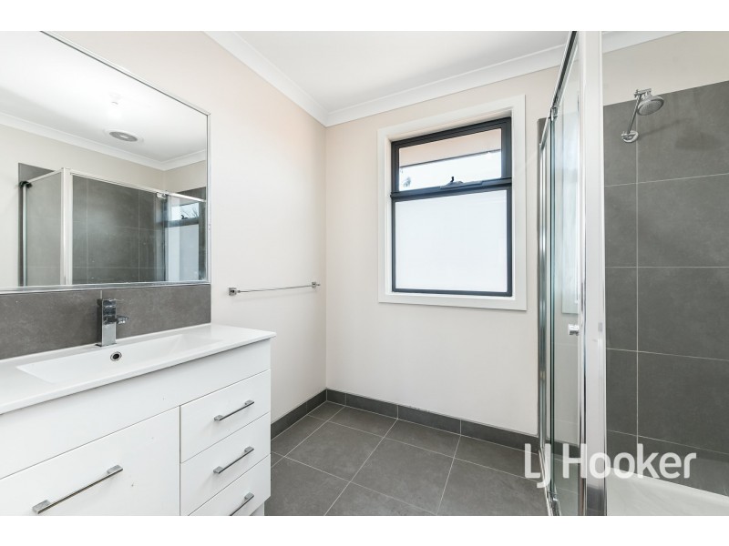 11a Plateau Crescent, Hampton Park VIC 3976