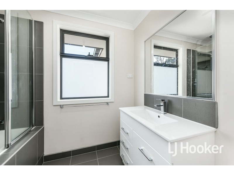 11a Plateau Crescent, Hampton Park VIC 3976