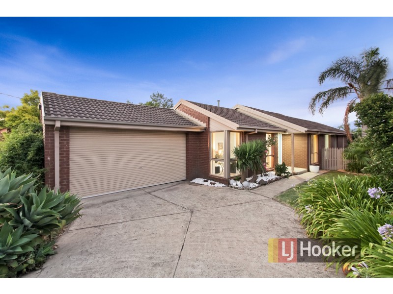 11 Huntington Drive, Hampton Park VIC 3976