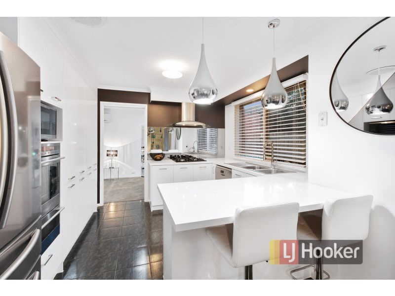 11 Huntington Drive, Hampton Park VIC 3976