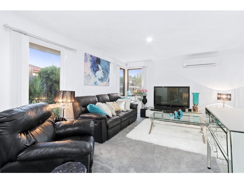 11 Huntington Drive, Hampton Park VIC 3976