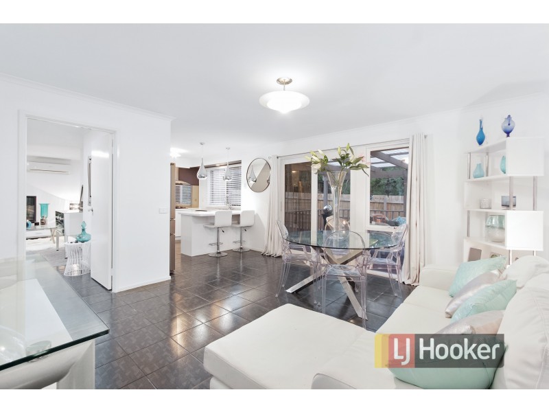 11 Huntington Drive, Hampton Park VIC 3976