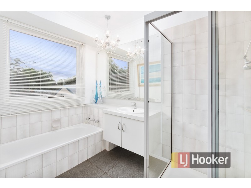 11 Huntington Drive, Hampton Park VIC 3976