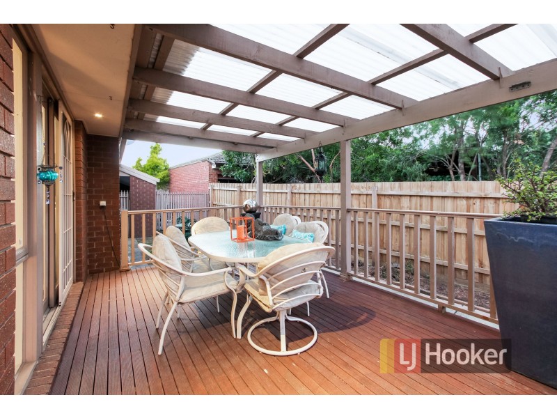 11 Huntington Drive, Hampton Park VIC 3976