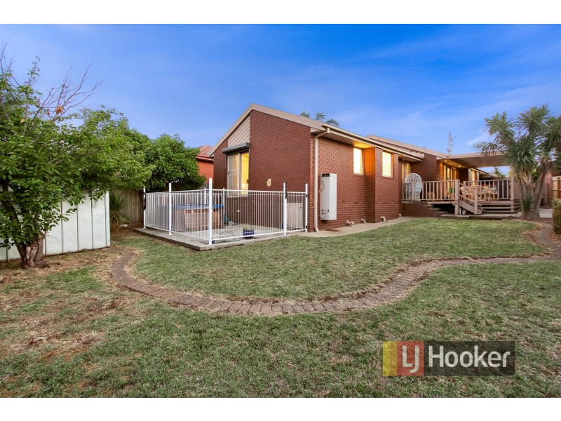 11 Huntington Drive, Hampton Park VIC 3976