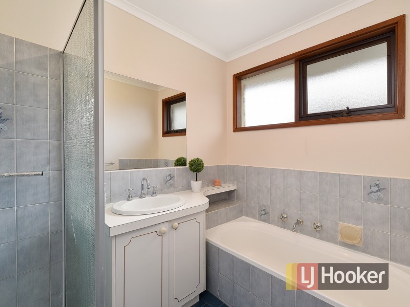 44 Girvan Circuit, Endeavour Hills VIC 3802