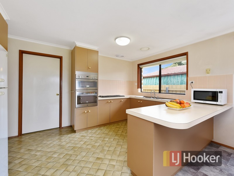 44 Girvan Circuit, Endeavour Hills VIC 3802