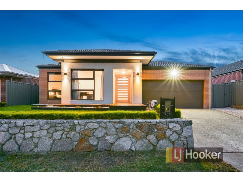 258 Casey Fields Boulevard, Cranbourne East VIC 3977