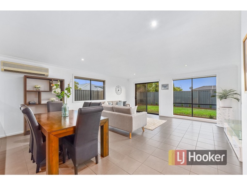 17 Seville Street, Pakenham VIC 3810
