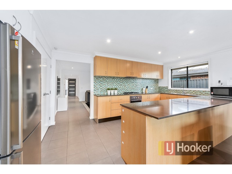 17 Seville Street, Pakenham VIC 3810