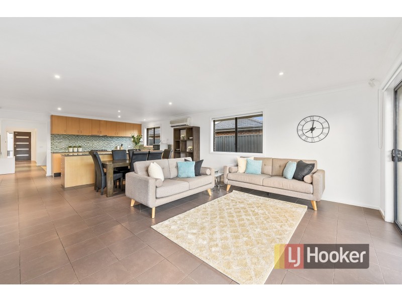 17 Seville Street, Pakenham VIC 3810