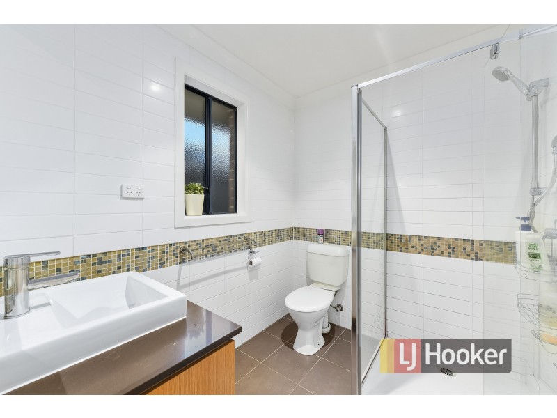 17 Seville Street, Pakenham VIC 3810