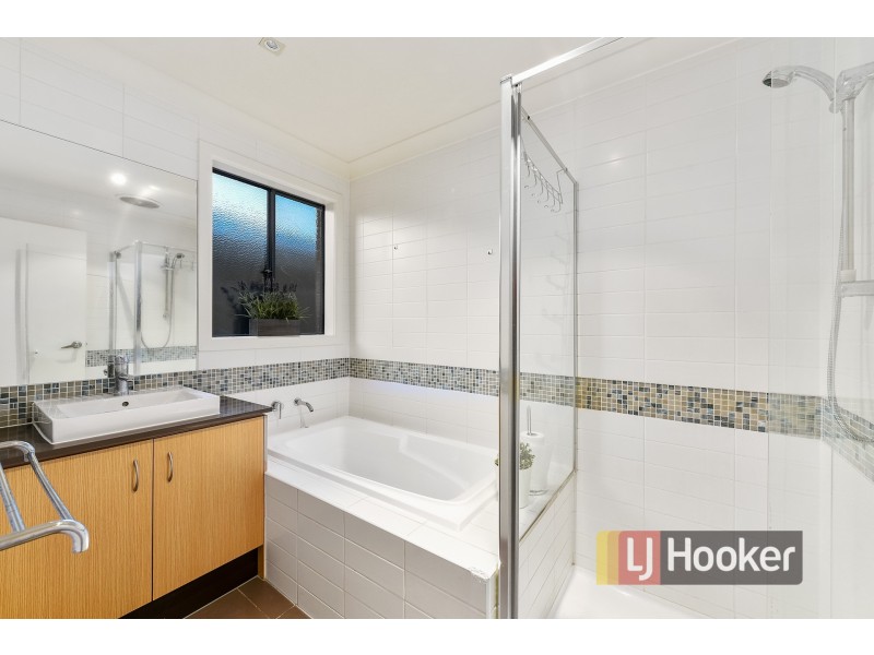 17 Seville Street, Pakenham VIC 3810