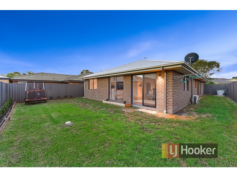 17 Seville Street, Pakenham VIC 3810