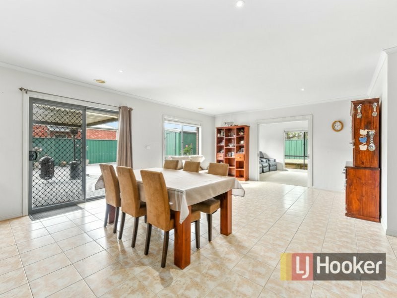 11 Galway Place, Cranbourne VIC 3977