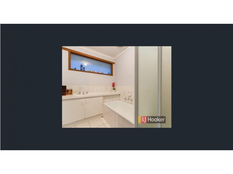 24 General Joshua Drive, Hampton Park VIC 3976