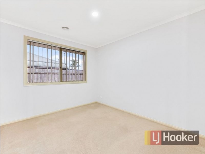 24 Maculata Drive, Cranbourne West VIC 3977