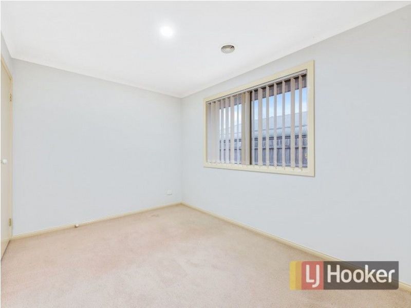 24 Maculata Drive, Cranbourne West VIC 3977