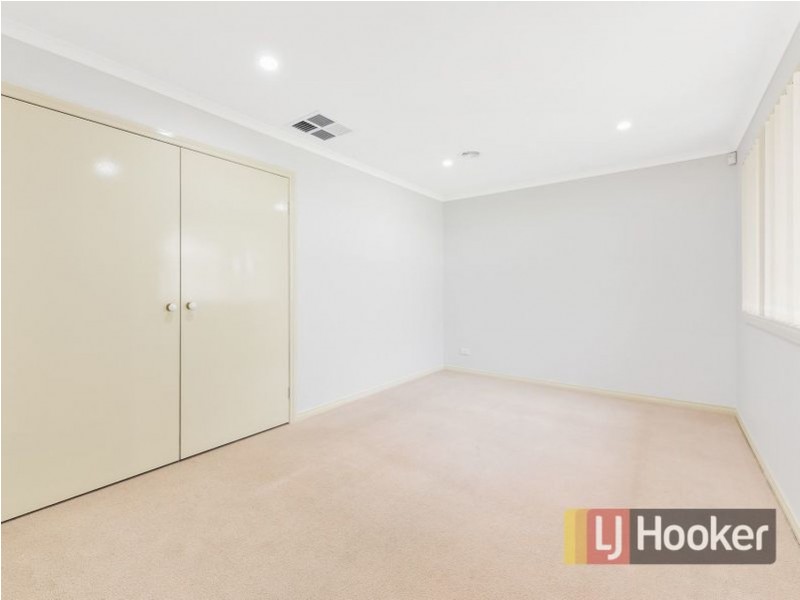 24 Maculata Drive, Cranbourne West VIC 3977