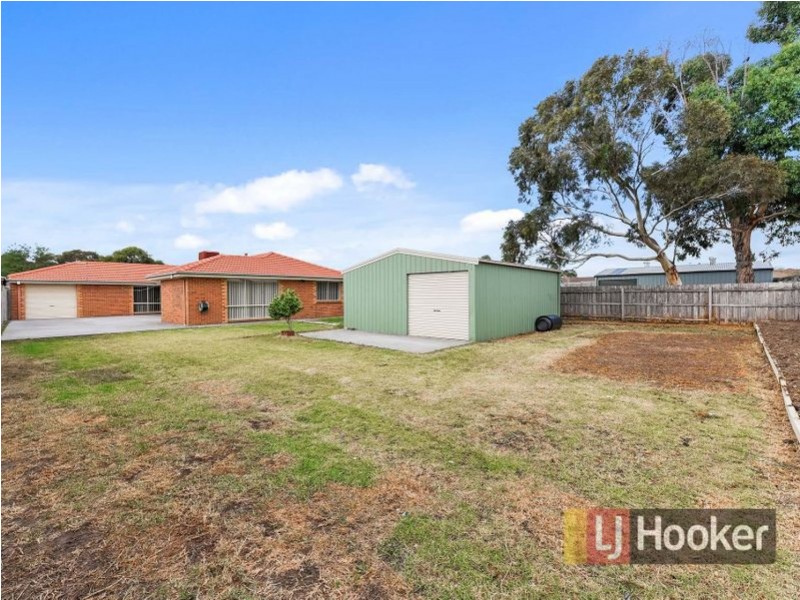 24 Maculata Drive, Cranbourne West VIC 3977