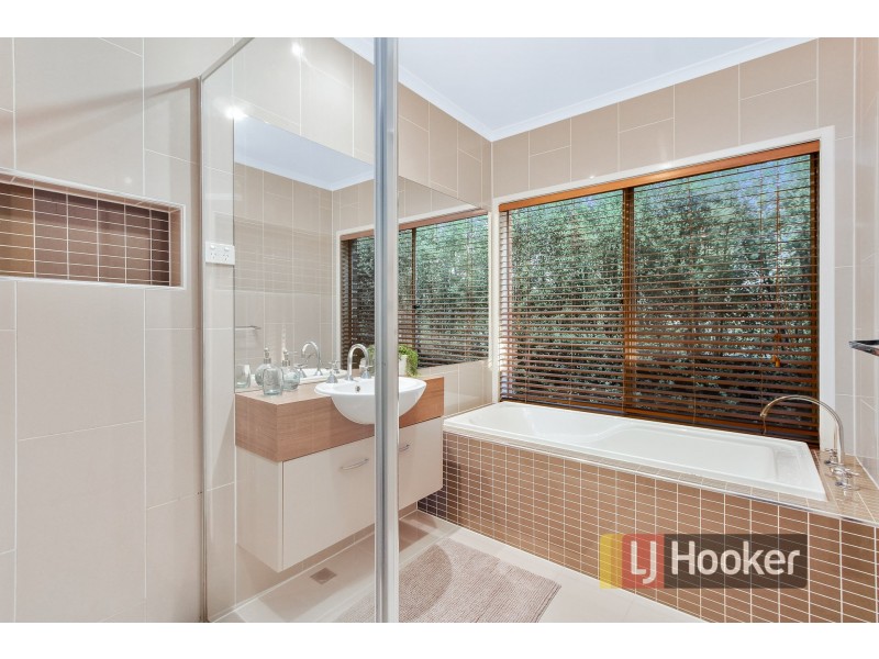 106 Bridgewater Boulevard, Berwick VIC 3806