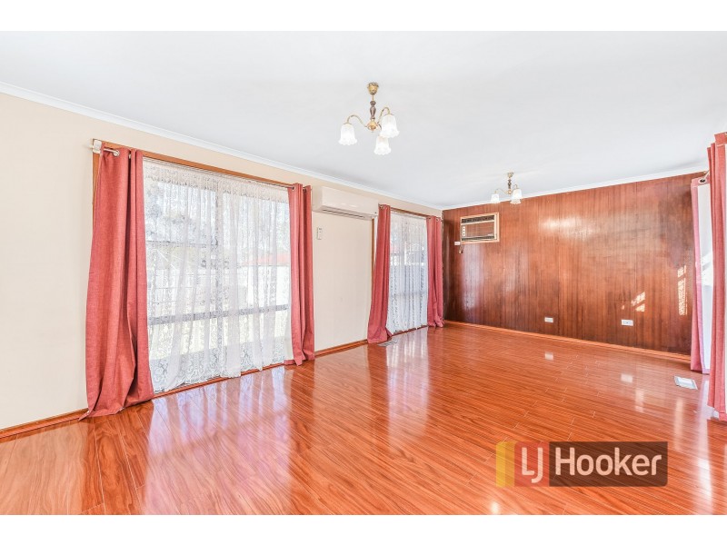 22 Village Drive, Hampton Park VIC 3976