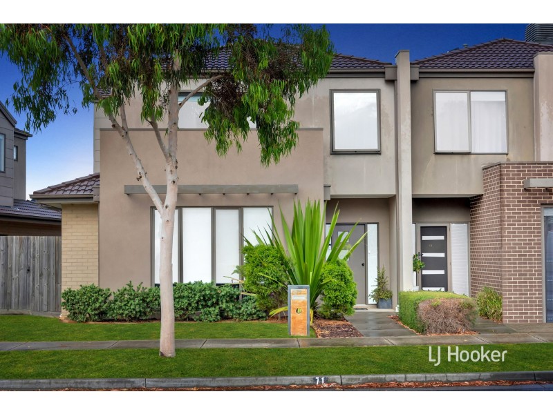 71 Fiorelli Boulevard, Cranbourne East VIC 3977