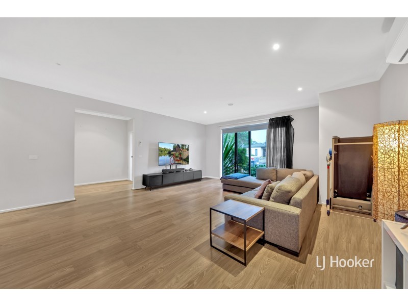 71 Fiorelli Boulevard, Cranbourne East VIC 3977