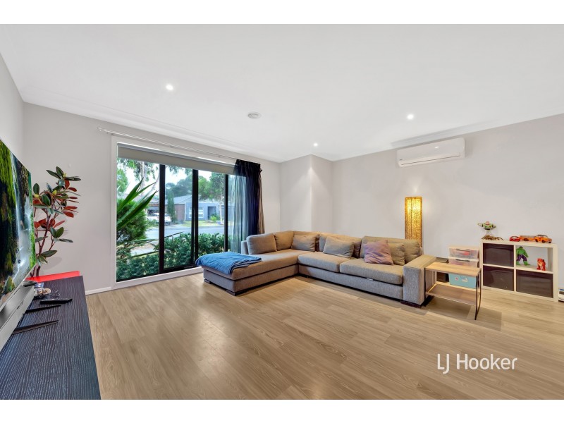 71 Fiorelli Boulevard, Cranbourne East VIC 3977