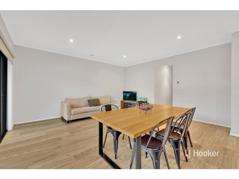 71 Fiorelli Boulevard, Cranbourne East VIC 3977