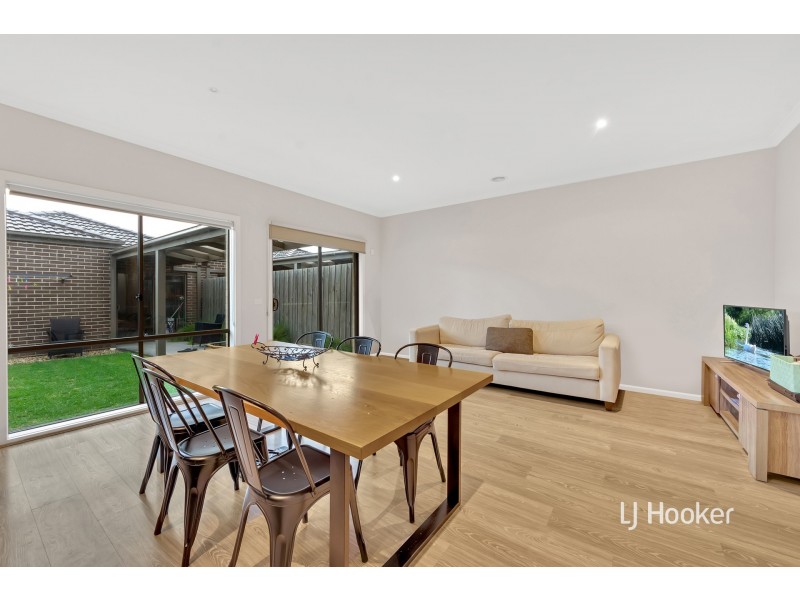 71 Fiorelli Boulevard, Cranbourne East VIC 3977