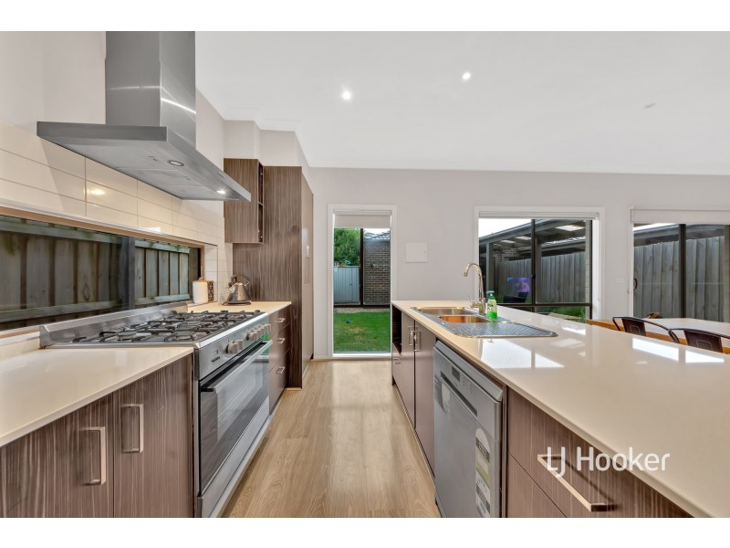 71 Fiorelli Boulevard, Cranbourne East VIC 3977