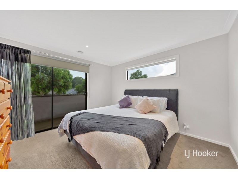 71 Fiorelli Boulevard, Cranbourne East VIC 3977