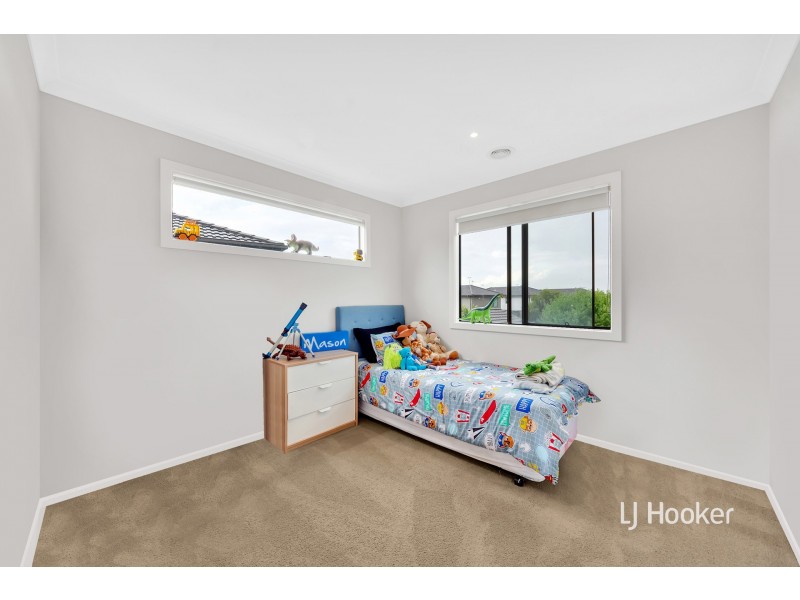71 Fiorelli Boulevard, Cranbourne East VIC 3977