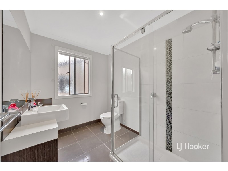 71 Fiorelli Boulevard, Cranbourne East VIC 3977