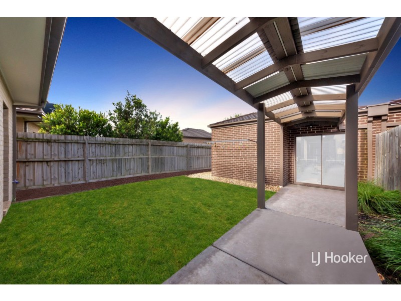 71 Fiorelli Boulevard, Cranbourne East VIC 3977