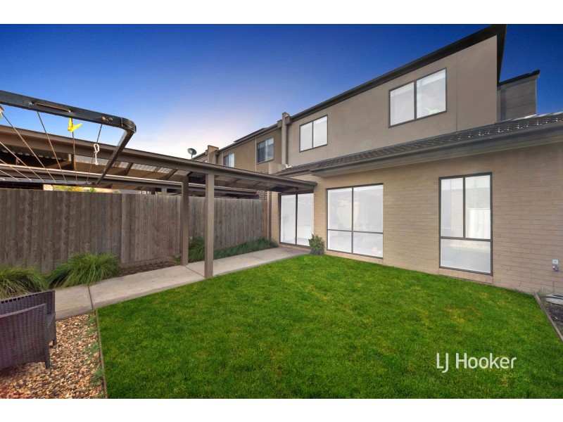 71 Fiorelli Boulevard, Cranbourne East VIC 3977