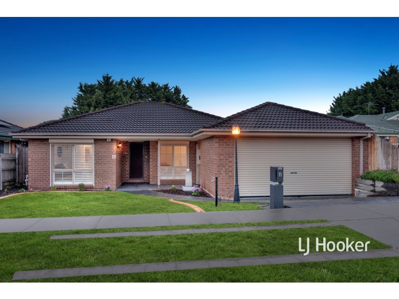 11 Manatoka Crescent, Hampton Park VIC 3976