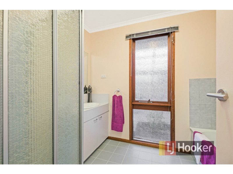 32 Beckington Crescent, Hampton Park VIC 3976
