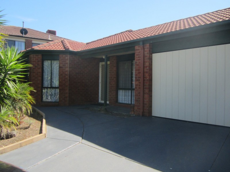 6 Brady Close, Lynbrook VIC 3975