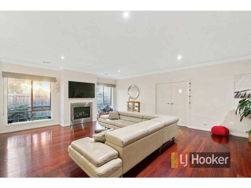 26 Skyline Way, Berwick VIC 3806